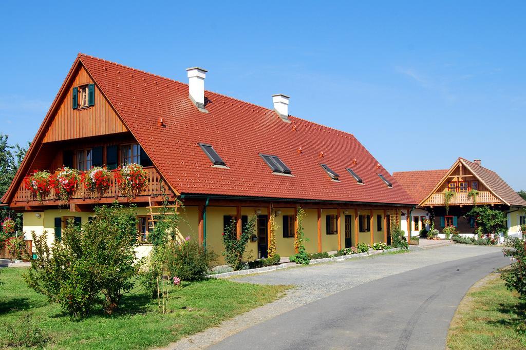 Weingut Winzerzimmer Rothschaedl 里欧查赫 外观 照片