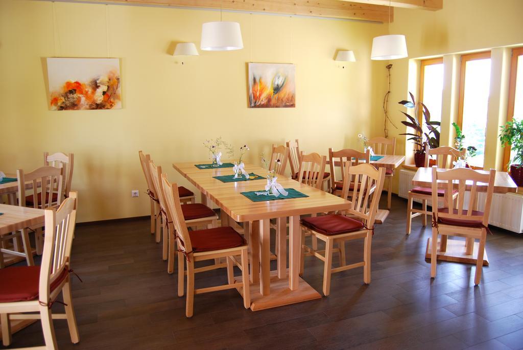 Weingut Winzerzimmer Rothschaedl 里欧查赫 外观 照片